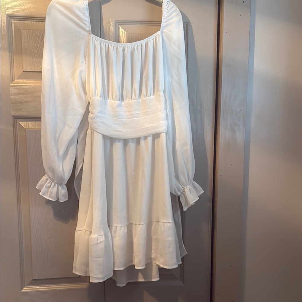 Elegant White Long Sleeve Dress